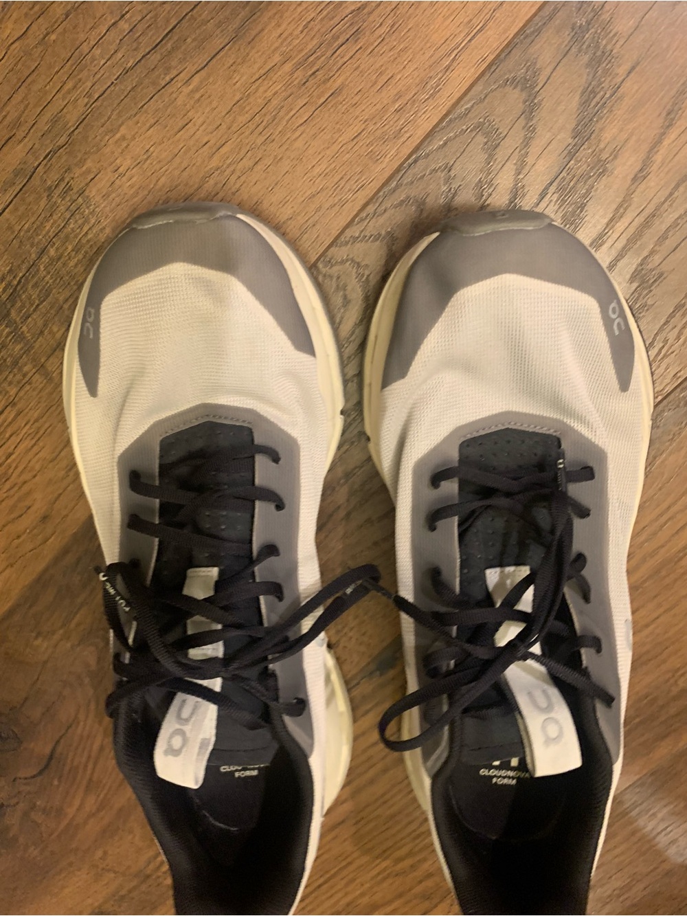 On Running Men's Trainer in Cream and Gray with Black Accents - Picture 12 of 13